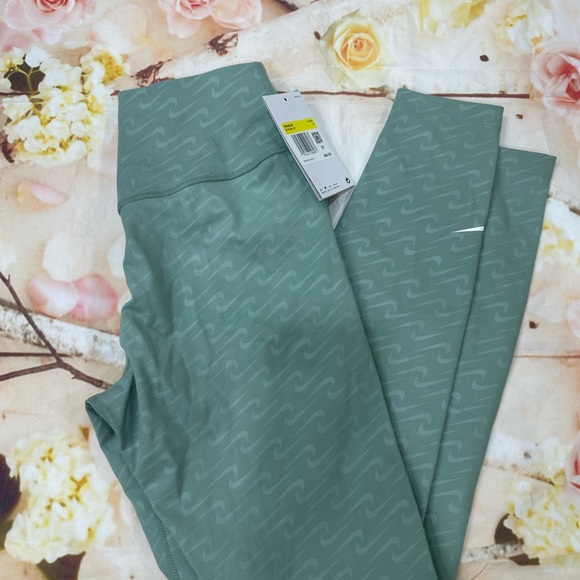 Nike Turquoise Set - Picture 3 of 4